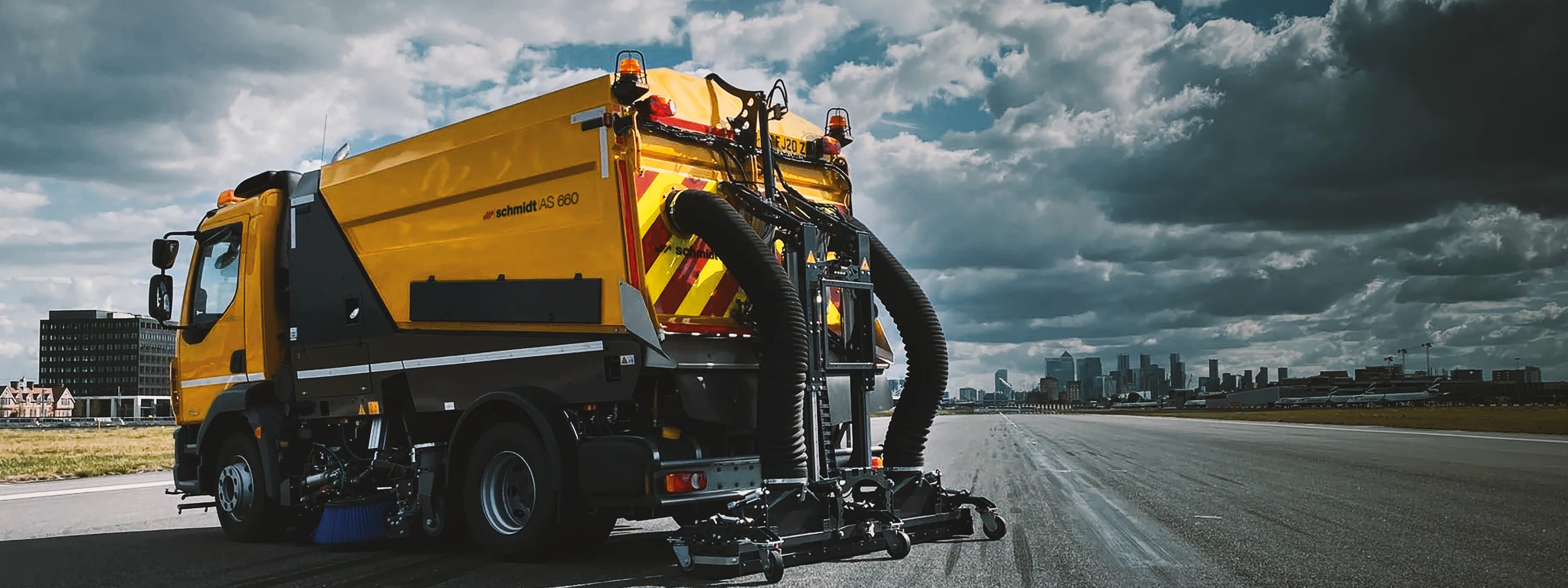 スラセンジャー　エアロV98ツアー Sweepers | AS 660 | Aebi Schmidt Group